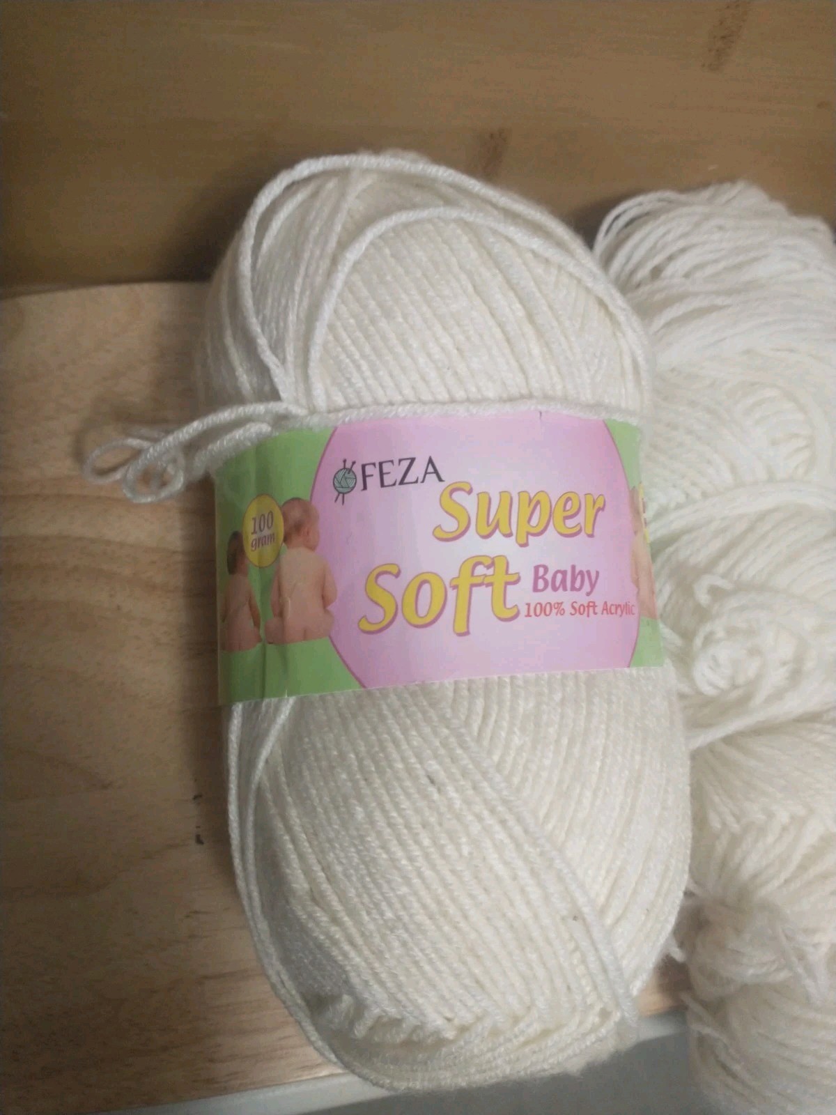 Lot of 4 rolls yarn 1 Feza off white BABY 3 white unbranded rolls please read